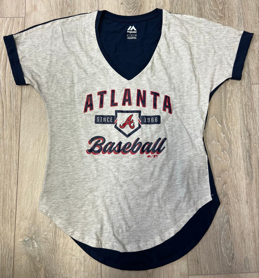 Atlanta Braves Majestic Women’s Small Layered V-Neck Shirt Dolman High Low Hem
